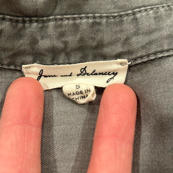 Jane and Delancey gray button front shirt. Size small. - Picture 7 of 8